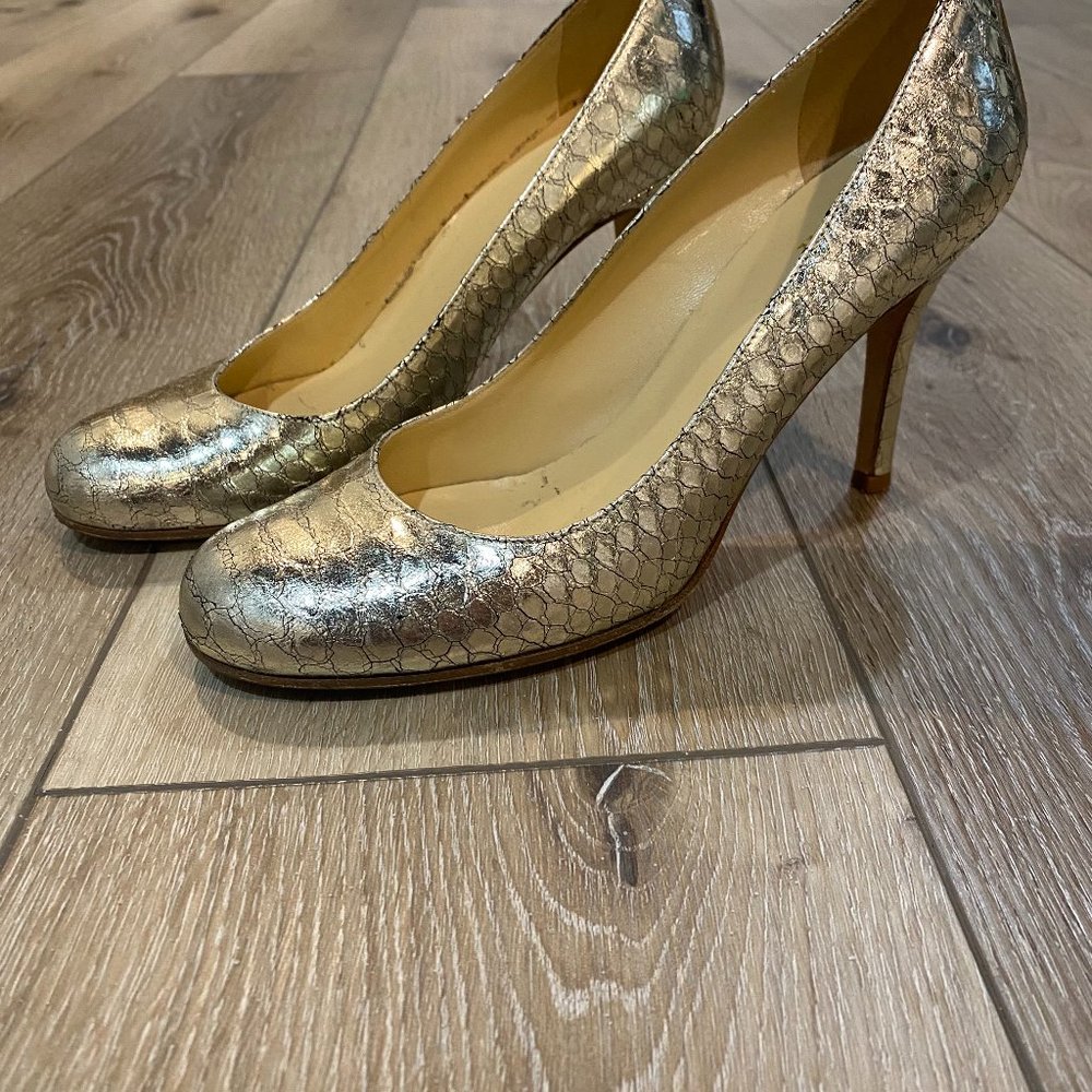 Kate Spade Textured Gold Pumps (Size 7.5)
